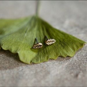 Tiny leaf stud earring